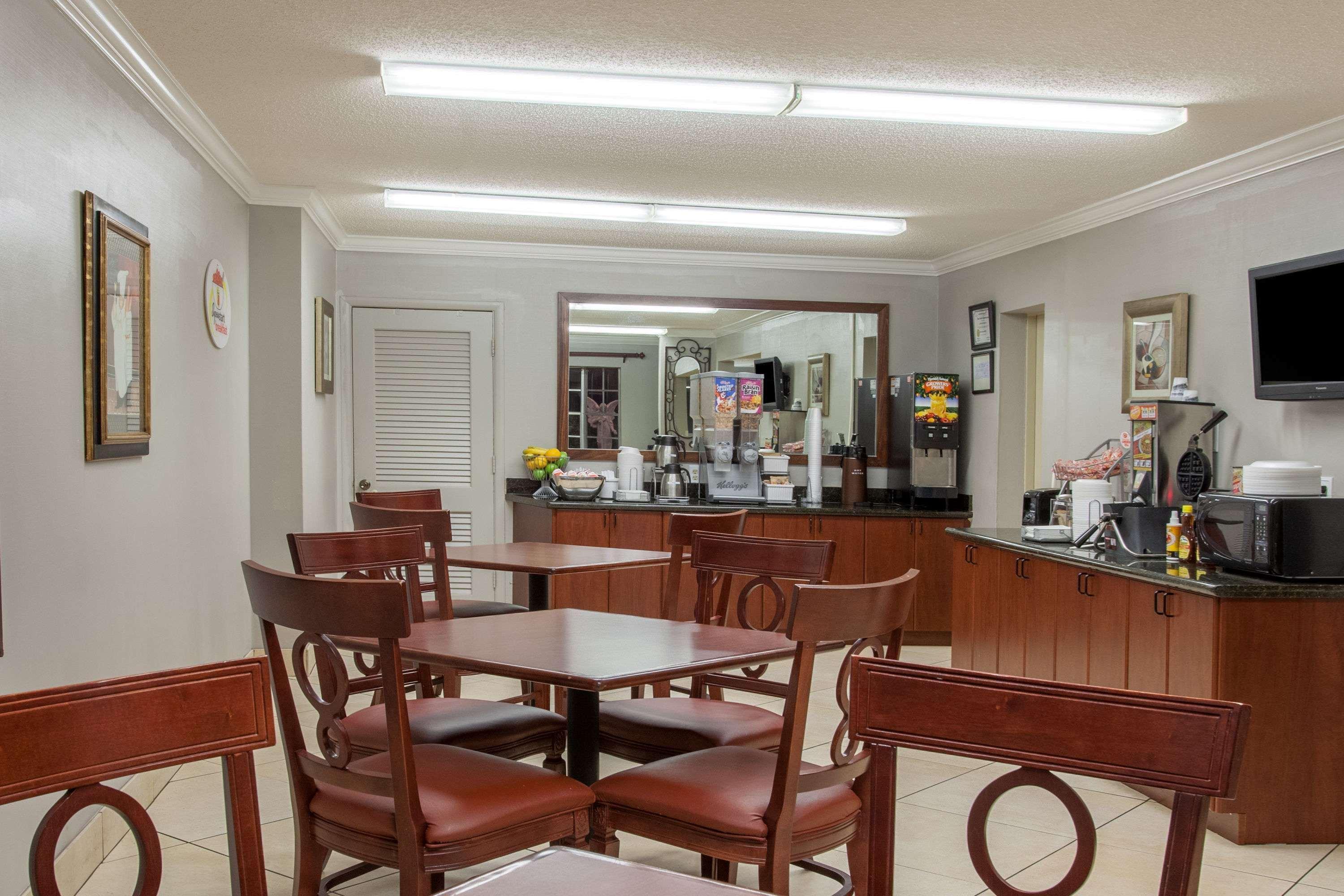 Super 8 By Wyndham West Monroe Hotel Екстериор снимка