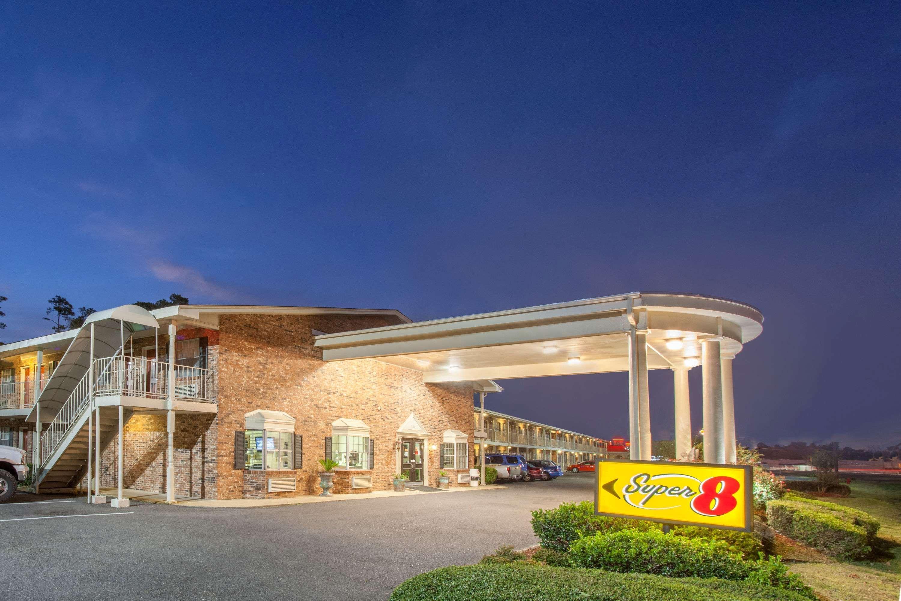 Super 8 By Wyndham West Monroe Hotel Екстериор снимка