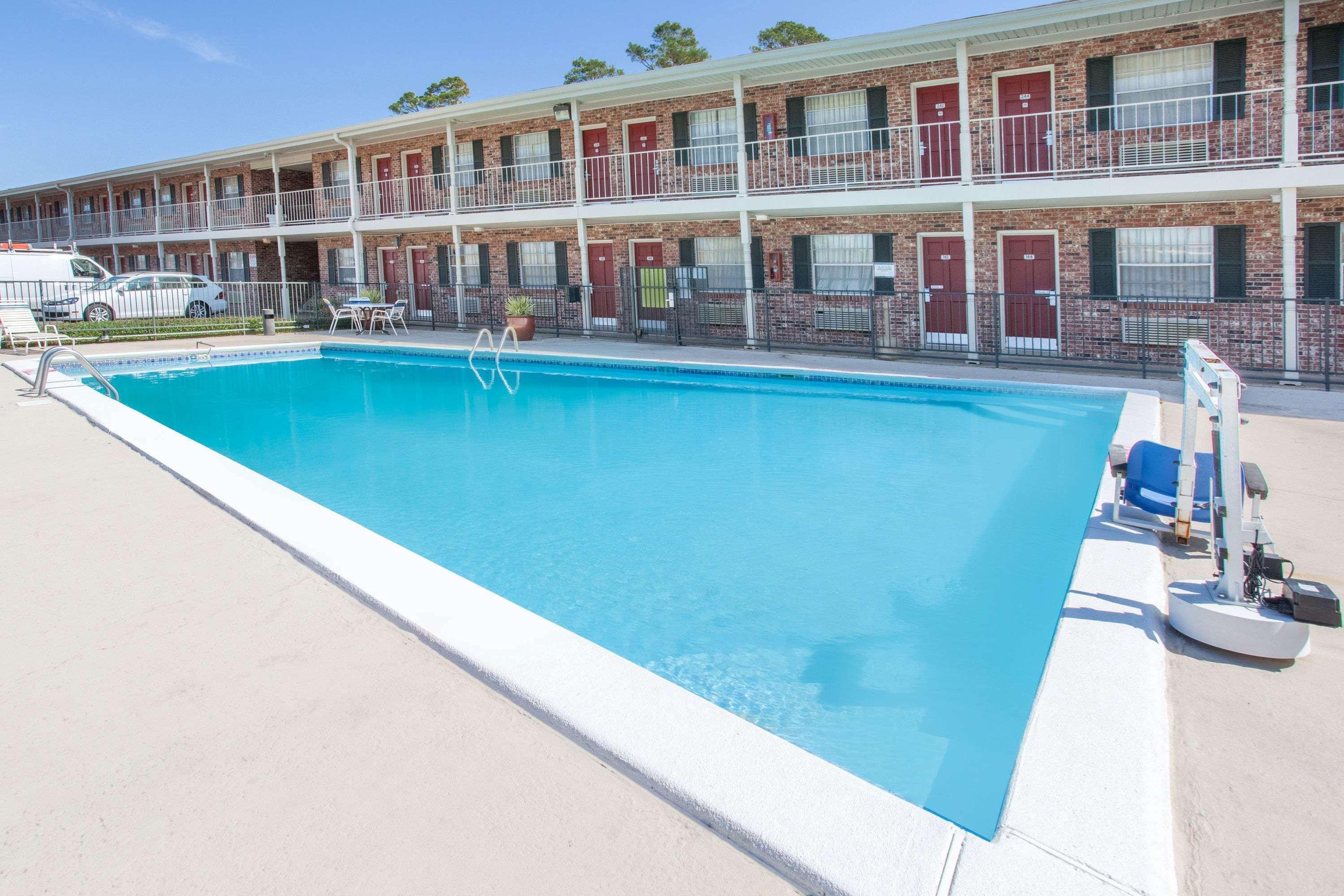Super 8 By Wyndham West Monroe Hotel Екстериор снимка